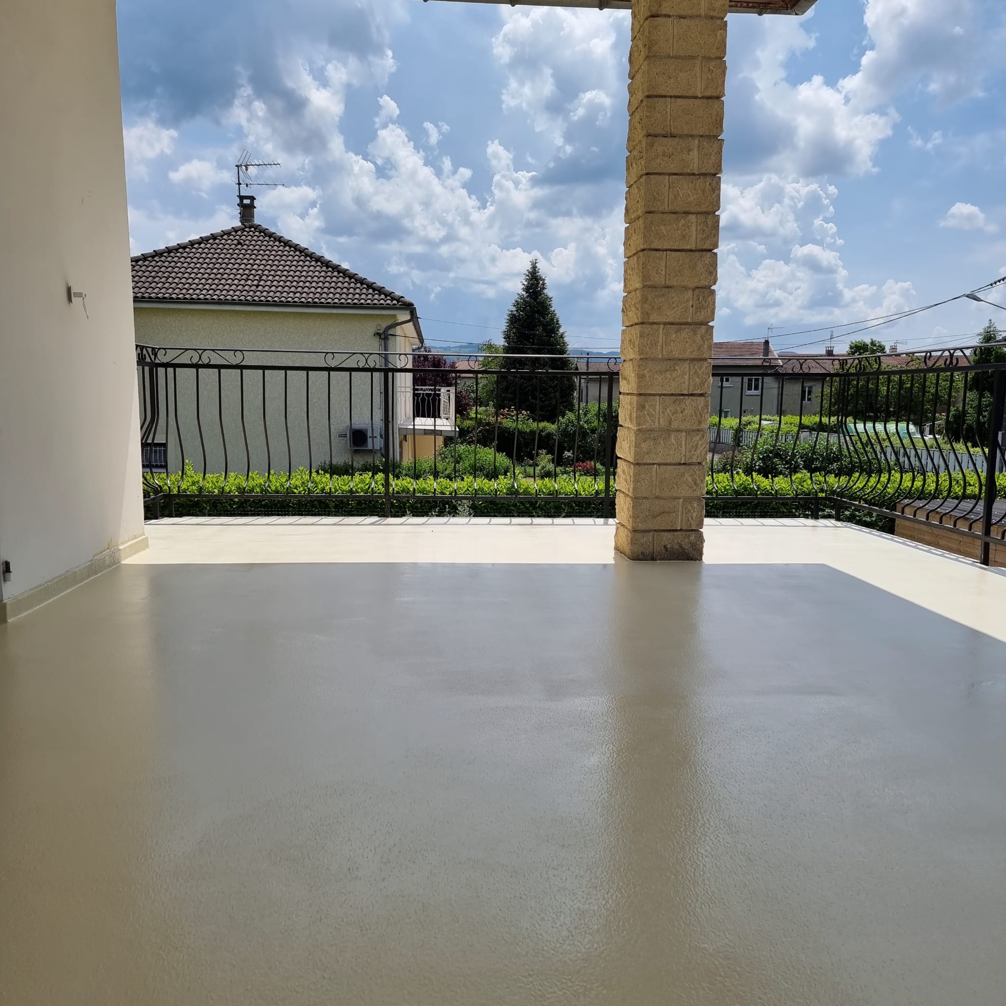 Sol semi lisse (système antidérapant)